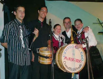 El Grupo Folk de la HG Valencia, junto al Grupo de Gaitas ‘Cachafeiro’ del CGM.