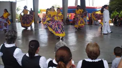 El grupo ‘Mestura’, del Colegio Castelao de la HGV, interpretó danzas venezolanas.