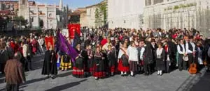Los trajes tradicionales de cada provincia fueron uno de los atractivos del encuentro.