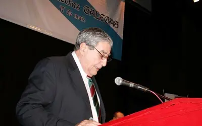  Carlos Vello cierra el acto por el Día das Letras Galegas.