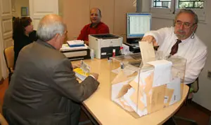 Votación en el consulado de Montevideo.