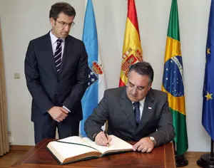  Núñez Feijóo con João Raimundo Colombo, la pasada semana, en Monte Pío.