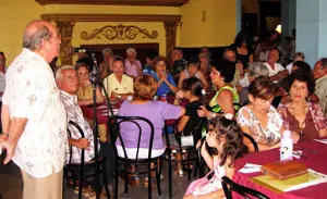 El expresidente de la desaparecida sociedad ‘Jovellanos’ Manuel Pérez habló en el acto.