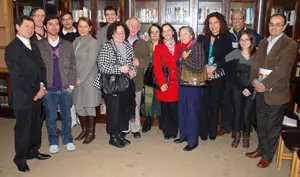 Foto de familia de los asistentes al encuentro organizado con motivo del ‘Día das Letras Galegas’.