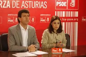 Jesús Gutiérrez y Adriana Lastras, durante la rueda de prensa.