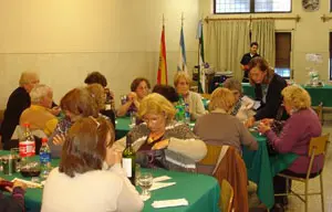  Un momento del almuerzo en el Centro Andaluz de Bahía Blanca.