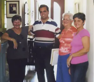  Alina I. Primo Fez -a la izda.- es la presidenta de la instituci&oacute;n. 