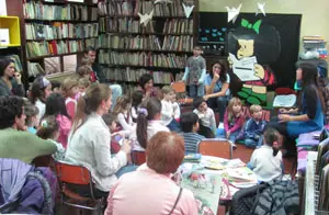  Celebración de la jornada de las Letras Galegas en la sala infantil de la biblioteca pública de General Pueyrredón.