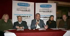   Horacio Pegito -en el centro-, junto a García Melle; la vicepresidenta del PP de España en Argentina, Elba Calvo; y otros miembros de la lista. 