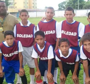  Parte de los equipos de fútbol menor del CCEC.