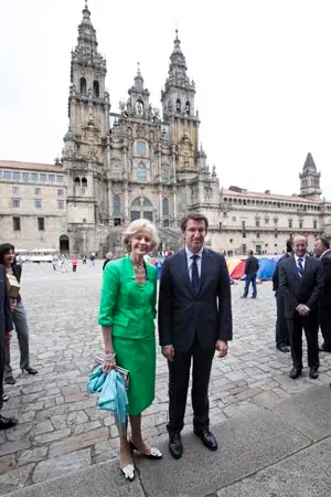  La gobernadora general y el presidente de la Xunta, en la Plaza del Obradorio. 
