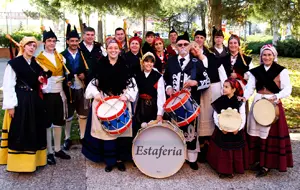 Imagen del grupo de gaitas ‘Estaferia’, que componen músicos del Centro Asturiano ‘Aires de Asturias’.