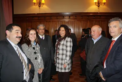  Empresarios de Pontevedra con miembros de la colectividad. 