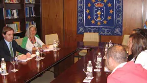  Gamallo &ndash;izda.&ndash;, en la reuni&oacute;n en la que inform&oacute; de la concesi&oacute;n de la partida presupuestaria.