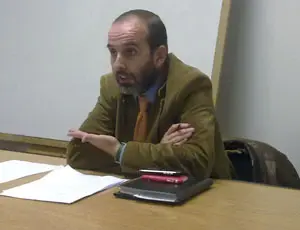 Jos&eacute; Antonio Fern&aacute;ndez, durante la charla a los j&oacute;venes. 