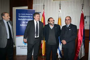 El presidente de la Asociación, José María García, inaugurando el centro, junto al ministro Daniel Olesker, al gerente, Julio Martinez, y al director del centro, Freddy da Silva. 