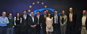 Foto de familia de Alfredo Prada con los integrantes del Comité Ejecutivo del PP en Bélgica.