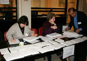 Un momento del recuento de los votos.