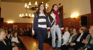Un momento del desfile de modas que tuvo lugar en la Asociación Española de Coronel Pringles.