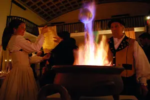 Queimada y ‘conxuro galego’ realizados por miembros del Lar.