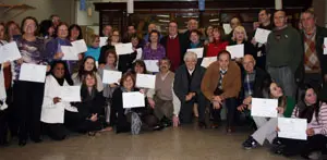 Integrantes de la Uni&oacute;n de Sociedades Gallegas, profesores y alumnos, con sus diplomas. 