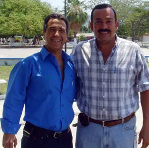 José Luis Beato (izda.), junto al alcalde de Madrid, Héctor Manuel de la Mora.
