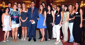 El presidente de la Dipuración de Zamora, Fernando Martínez Maíllo, con los integrantes de la ‘Operación Raíces’.