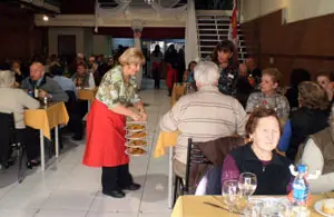 Un momento del almuerzo del Centro de Bahía Blanca.