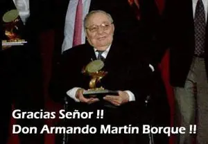 Don Armando fue objeto de muchos reconocimientos públicos. En esta imagen aparece recibiendo el Premio Globo Laguna 2006 otorgado por Kiss F.M. como reconocimiento de su trayectoria de Hombre Empresa Lagunero de Éxito, de Fe, en Torreón. 