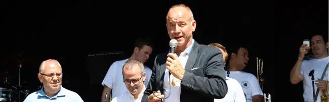 Santiago Camba, durante su intervención tras haber recibido la medalla de oro de la Xuntanza.  
