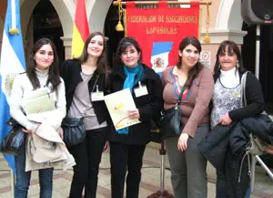 Jóvenes del Centro Madrileño de Rosario, durante la celebración de la Jornada que tuvo lugar en Santa Fe.