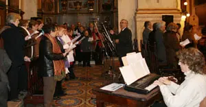  Un momento de la intervenci&oacute;n del coro. 