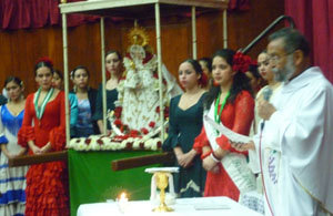  La celebración incluyó una misa presidida por una imagen de la Virgen del Rocío.