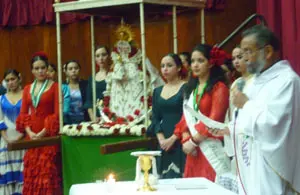 La celebración incluyó una misa presidida por una imagen de la Virgen del Rocío.