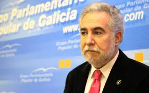  El portavoz de Emigracion del PPdeG, Miguel Santalices analiz&oacute; el informe del Consello de Contas.