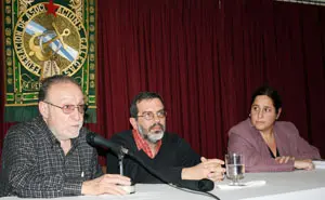  De Izda. a dcha.: Francisco Lores, Hern&aacute;n D&iacute;az y Andrea Cobas&aacute;i, durante la presentaci&oacute;n del libro.