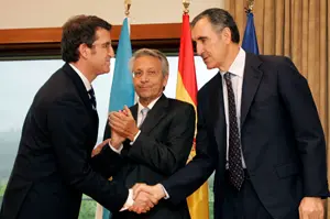 José María Castellano –dcha.–, con el presidente de la Xunta, Núñez Feijóo y Julio Fernández Gayoso (c).