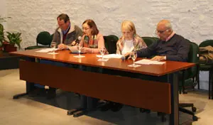 Lectura de textos por integrantes del patronato. 