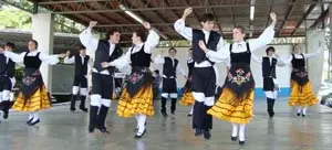  El Grupo de Danzas &lsquo;Lembranzas&rsquo;, durante su actuaci&oacute;n.