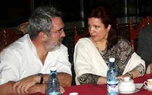 Pedro Martínez de Goicoechea charla con Pilar Pin, durante la última visita de la directora general a La Habana.