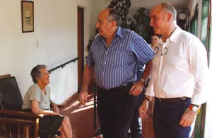 Santiago Camba, durante una visita al Hogar Gallego Domselaar, en Argentina, el pasado a&ntilde;o. 