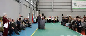 Carlos Ameijeiras se dirige al público, durante la inguración de las instalaciones deportivas.