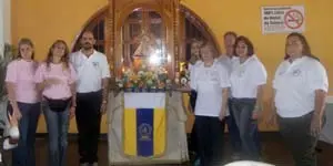 asLa presidenta de la Casa Canaria de Altagracia de Orituco, Teresa Rodríguez -der-, acompañada por directivos y miembros del Comité Organizador.