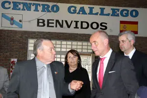  Ladislao Picallo, presidente del Centro, recibe a Santiago Camba.