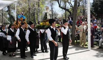  Un momento de la procesión de la Virgen de la Santina. 