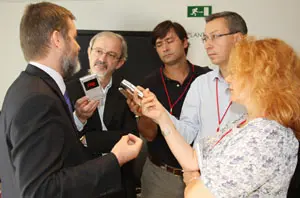   Rodríguez-Ponga se lamentó ante los medios de la supresión de la intervención de los partidos.