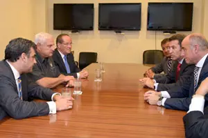 Ricardo Martinelli y Alberto Núñez Feijóo, durante el encuentro.