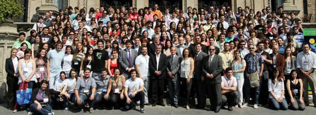 Pilar Pin posa con todos los asistentes al Congreso de Jóvenes en Tucumán.