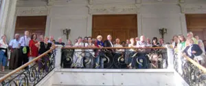El presidente, José María Fernández, posando junto a los miembros de la Casa de Palencia en Cantabria.