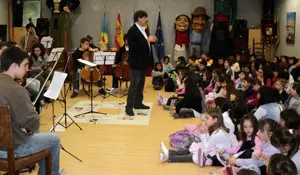 Un momento de la clase musical que ofreció la orquesta.
